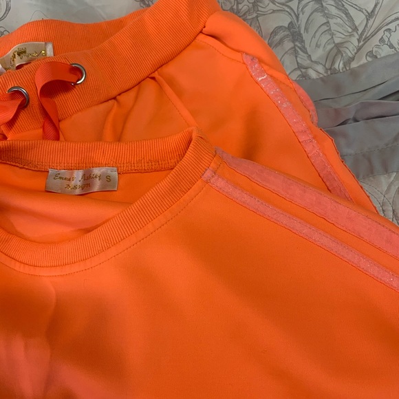 Tracksuit - Picture 5 of 5